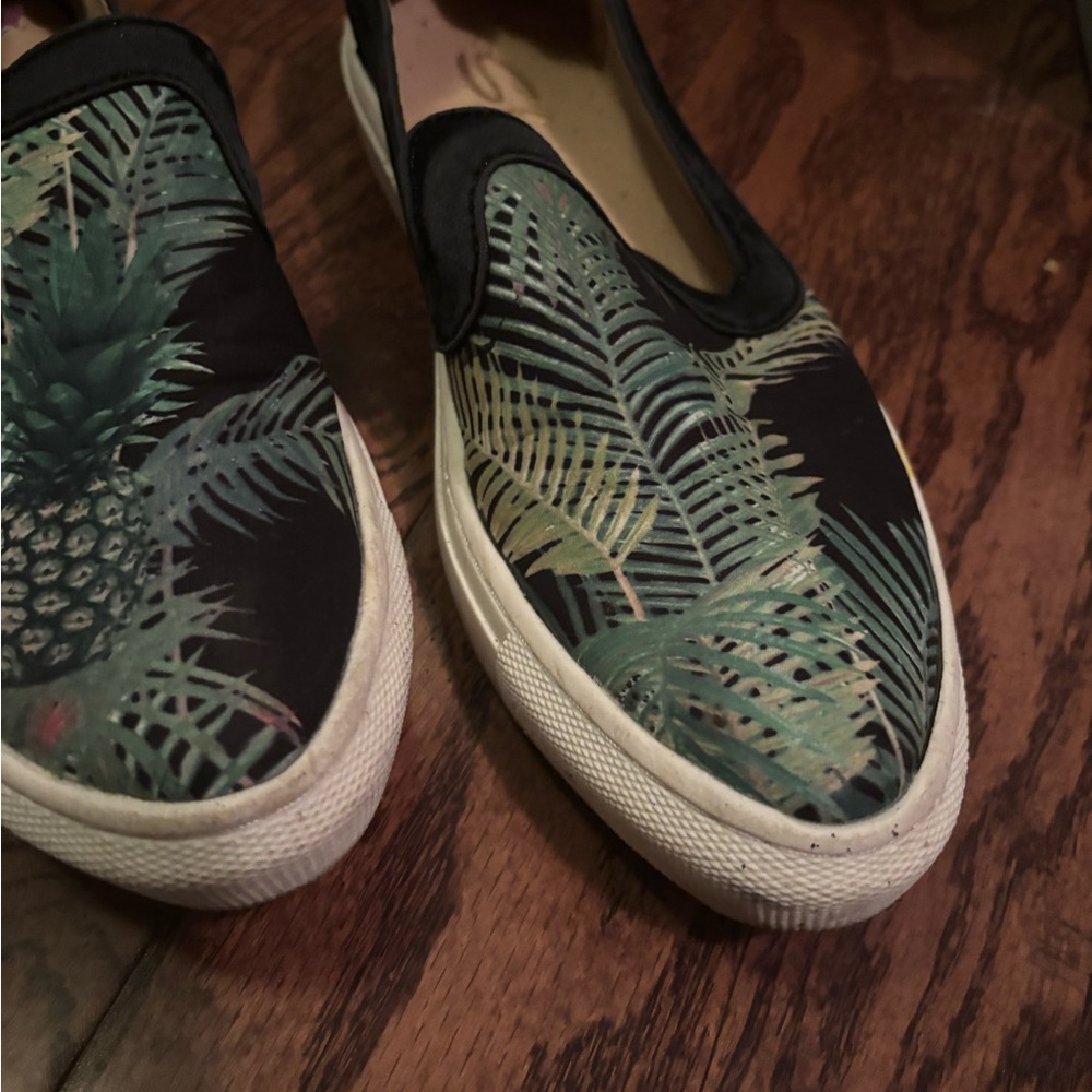 Sbicca Comfy Black and Green Tropical Print Slip on Loafers / Sneaker